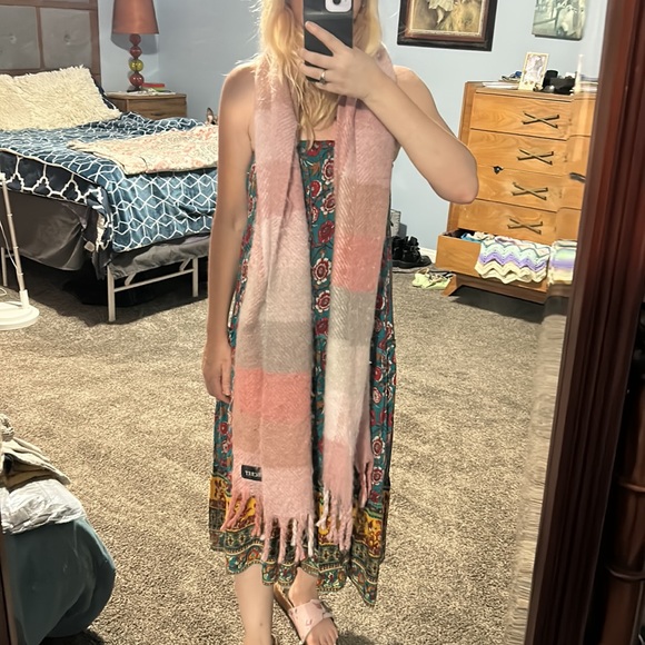 Victoria Secret Warm Long Scarf - Picture 6 of 10